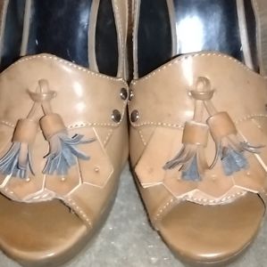 Simply Vera Vera Wang peep toe heels with tassle.